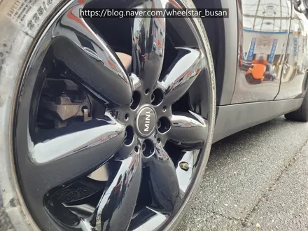 [[부산 휠도색][부산 휠수리]]BMW 미니 쿠퍼 18인치 블랙유광시공 휠복원 휠수리 휠도색비용_wheelstar / 부산 사상 학장동