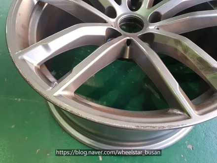 [[부산 휠복원][부산 휠도색]]BMW G30 520d 18인치 662m 순정휠 블랙 유광시공 휠복원 휠수리휠도색비용 _wheelstar / 부산 사상 학장동