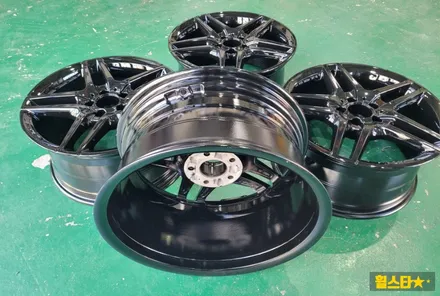 부산 휠복원, 휠 부식이 심한 벤츠 W212 E350 19인치 블랙 하이그로시 복원 후기 / 부산 사상 학장동