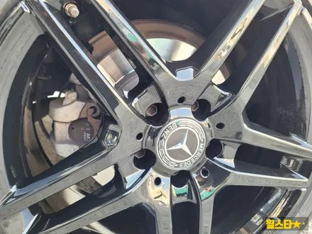 부산 휠복원, 휠 부식이 심한 벤츠 W212 E350 19인치 블랙 하이그로시 복원 후기 / 부산 사상 학장동