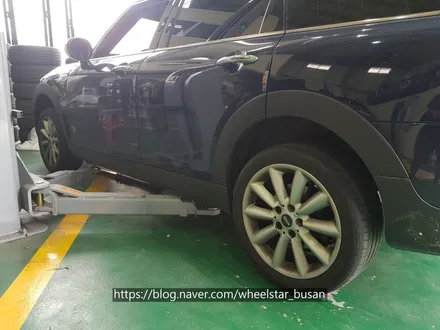 [[부산 휠복원][부산 휠도색]]BMW 미니 클럽맨 쿠퍼D 17인치 순정휠 블랙유광시공 휠복원 휠수리 휠도색비용 _wheelstar / 부산 사상 학장동