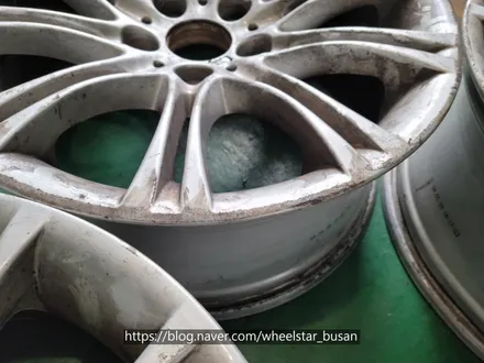 [[부산 휠도색][부산 휠수리]]BMW 520d F1019인치 블랙유광시공 휠복원 휠수리 휠도색비용_wheelstar / 부산 사상 학장동