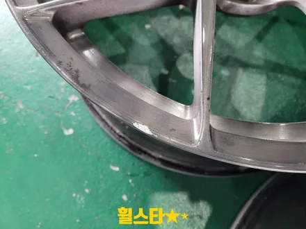 [부산휠복원 부산휠수리] 스티어 19인치 포지드휠 블랙 하이그로시 시공  후기 – 실물 보고 감탄했습니다! / 부산 사상 학장동