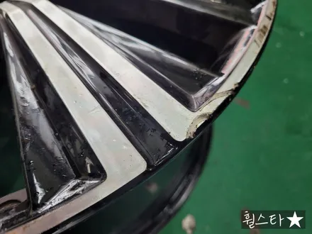 [다이아몬드컷팅][부산 휠복원][부산 휠도색]볼보 S90 순정휠 19인치 블랙 다이아몬드컷팅 시공[부산휠수리 부산휠복원 부산휠도색비용]_wheelstar / 부산 사상 학장동