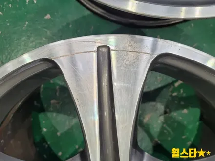 부산 휠복원 추천 | 벤츠 W213 E220d 순정휠18인치 블랙 다이아몬드 컷팅 작업 / 부산 사상 학장동