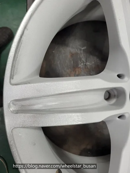 [[부산 휠복원][부산 휠도색]]BMW 118d  17인치  순정휠 고스트실버시공 휠복원 휠수리휠도색비용 _wheelstar / 부산 사상 학장동