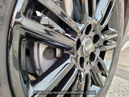 [[부산 휠도색][부산 휠수리]]BMW 미니 컨트리맨 18인치 블랙유광시공 휠복원 휠수리 휠도색비용_wheelstar / 부산 사상 학장동