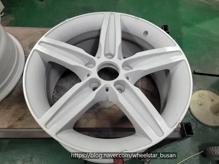 [[부산 휠복원][부산 휠도색]]BMW 118d  17인치  순정휠 고스트실버시공 휠복원 휠수리휠도색비용 _wheelstar / 부산 사상 학장동