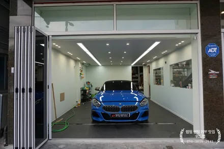 유색이 지겹다면? BMW Z4 전체 랩핑 시공(에이버리 사틴 다크 그레이) / 부산 강서구, 김해, 창원