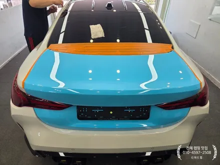 부산 전체 랩핑 전문 – BMW M4 타이니봇 글로스 베이비 블루 전체 랩핑 시공 / 부산 강서 신호동