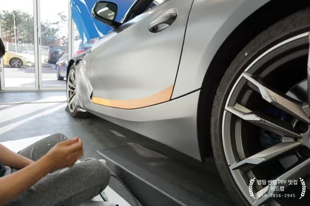 유색이 지겹다면? BMW Z4 전체 랩핑 시공(에이버리 사틴 다크 그레이) / 부산 강서구, 김해, 창원