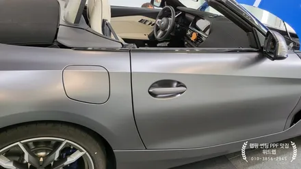 유색이 지겹다면? BMW Z4 전체 랩핑 시공(에이버리 사틴 다크 그레이) / 부산 강서구, 김해, 창원