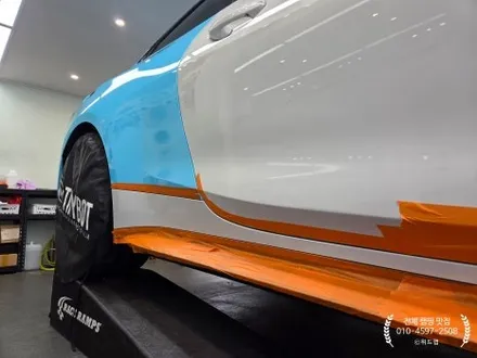 부산 전체 랩핑 전문 – BMW M4 타이니봇 글로스 베이비 블루 전체 랩핑 시공 / 부산 강서 신호동