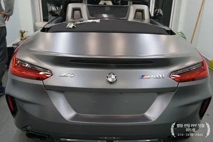 유색이 지겹다면? BMW Z4 전체 랩핑 시공(에이버리 사틴 다크 그레이) / 부산 강서구, 김해, 창원