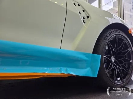 부산 전체 랩핑 전문 – BMW M4 타이니봇 글로스 베이비 블루 전체 랩핑 시공 / 부산 강서 신호동