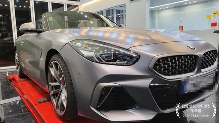 유색이 지겹다면? BMW Z4 전체 랩핑 시공(에이버리 사틴 다크 그레이) / 부산 강서구, 김해, 창원