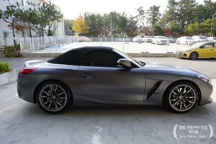 유색이 지겹다면? BMW Z4 전체 랩핑 시공(에이버리 사틴 다크 그레이) / 부산 강서구, 김해, 창원