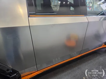 부산 전체랩핑 │ 테슬라 사이버트럭 사틴블랙 전체 랩핑 부산 테슬라 랩핑 위드랩 / 부산 강서 신호동