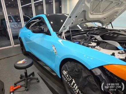 부산 전체 랩핑 전문 – BMW M4 타이니봇 글로스 베이비 블루 전체 랩핑 시공 / 부산 강서 신호동