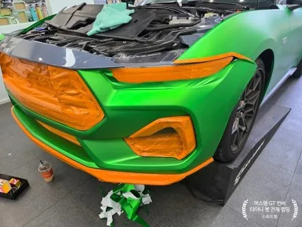 창원 전체랩핑 │ 신형 머스탱 GT 5.0 컨버터블 사틴 크롬 에메랄드 그린 / 부산 강서 신호동
