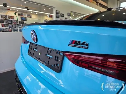 부산 전체 랩핑 전문 – BMW M4 타이니봇 글로스 베이비 블루 전체 랩핑 시공 / 부산 강서 신호동