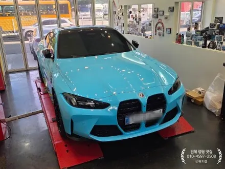 부산 전체 랩핑 전문 – BMW M4 타이니봇 글로스 베이비 블루 전체 랩핑 시공 / 부산 강서 신호동