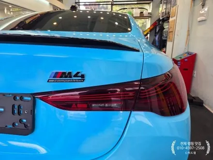 부산 전체 랩핑 전문 – BMW M4 타이니봇 글로스 베이비 블루 전체 랩핑 시공 / 부산 강서 신호동