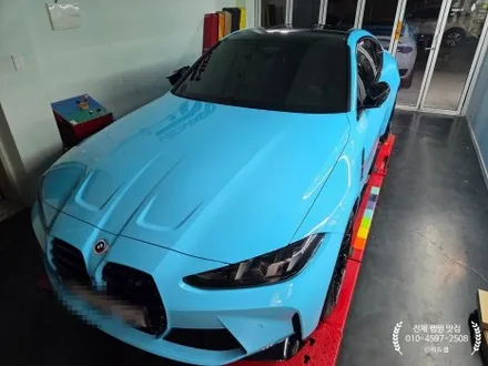 부산 전체 랩핑 전문 – BMW M4 타이니봇 글로스 베이비 블루 전체 랩핑 시공 / 부산 강서 신호동
