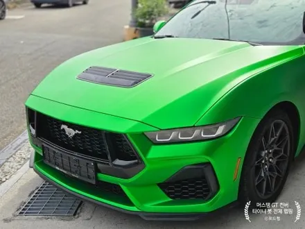 창원 전체랩핑 │ 신형 머스탱 GT 5.0 컨버터블 사틴 크롬 에메랄드 그린 / 부산 강서 신호동