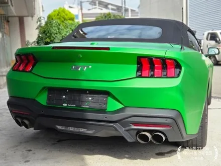 창원 전체랩핑 │ 신형 머스탱 GT 5.0 컨버터블 사틴 크롬 에메랄드 그린 / 부산 강서 신호동