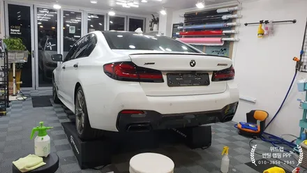 백색정장입고 달린다! BMW M550i 전체 무광 PPF + 블랙 PPF 시공 2탄(모터스킨 PPF)부산 경남 창원 명지 국제신도시 오션시티 신호동 다대포 용원 PPF 맛집 위드랩 / 부산 강서 신호동