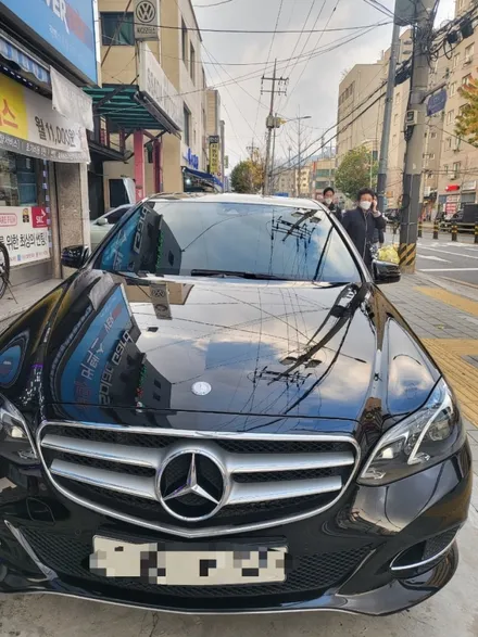 벤츠 e클래스 중고차 기본썬팅 전체재썬팅 루마버텍스수유점에서 강북 인수동 우이동 419 가오리 삼양동 화계사 썬팅전문샵 네비매립등튜닝전문 / 서울 강북구 수유동