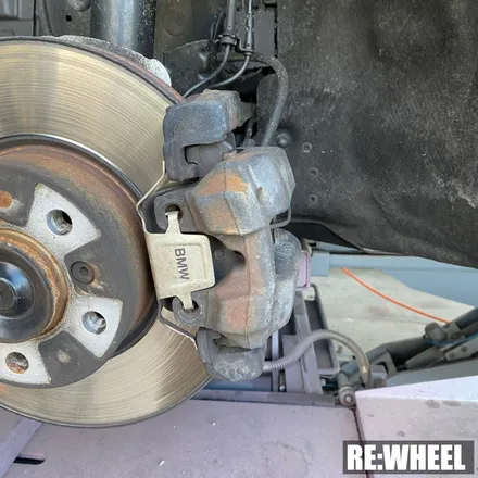 [리휠][창원휠도색] BMW 325d 순정휠 블랙 유광 휠도색 및 레드 캘리퍼도색 / 진주, 창원, 순천