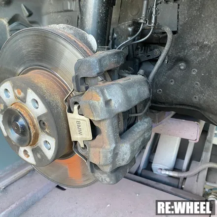[리휠][창원휠도색] BMW 325d 순정휠 블랙 유광 휠도색 및 레드 캘리퍼도색 / 진주, 창원, 순천