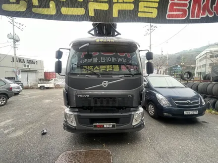 볼보트럭전면썬팅.볼보화물차전면썬팅.대형화물차썬팅.대형화물차전면썬팅.화물차열차단썬팅.화물차블랙박스.볼보화물차열차단썬팅.