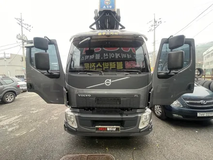 볼보트럭전면썬팅.볼보화물차전면썬팅.대형화물차썬팅.대형화물차전면썬팅.화물차열차단썬팅.화물차블랙박스.볼보화물차열차단썬팅.