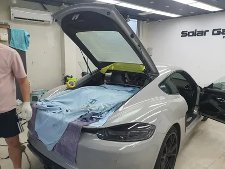 자꾸만 눈에거슬리신다면 포르쉐718 고급미넘치는 광주썬팅 카스페이스 / 광주 광산구 수완동