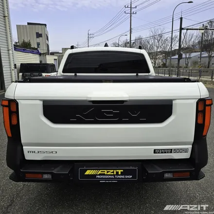 무쏘 신형 픽업 Q300 (롱바디)에 한미 렉스4단폴딩커버와 알루미늄 체크판 바닥을 튜닝해 드렸습니다. / 용인시 기흥구