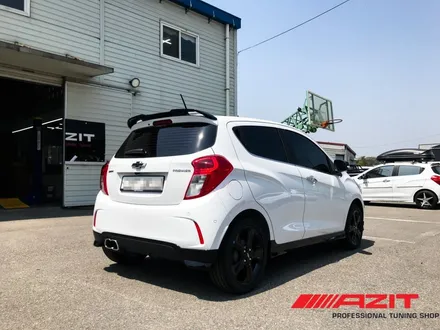 쉐보레 스파크 2020 퓨어 화이트 색상 차량 신차패키지 튜닝 안내. 솔라가드 새턴, 차콜 필름 조합,순정 바디킷,스포일러,LX3000블랙박스,에코파워팩,북미원격시동,락폴딩,중앙등 / 용인시 기흥구