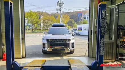 KG모빌리티 토레스 차량에 설치한 코토 일체형 루프박스로 일상적인 수납문제는 물론 갑자기 늘어나는 많은 캠핑 짐들까지 걱정없이 수납하실 수 있습니다. / 용인, 광교, 성남, 판교