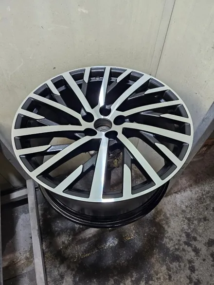 대전 세종 청주 휠복원 휠도색 아우디 A8 L 55TFSI 모델 블랙폴리쉬 다이아몬드 컷팅 휠 도색 / 대전, 신탄진, 세종