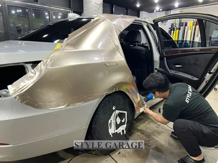 일산 BMW E60 528i 샴페인골드 퓨어화이트 전체랩핑 크롬죽이기 휠 랩핑 시공기 / 양천구 신정동