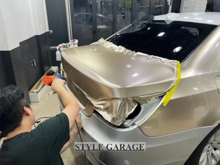 일산 BMW E60 528i 샴페인골드 퓨어화이트 전체랩핑 크롬죽이기 휠 랩핑 시공기 / 양천구 신정동