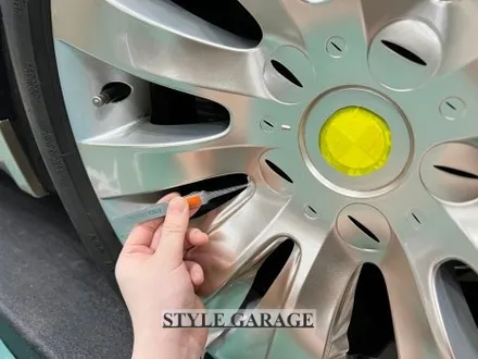 일산 BMW E60 528i 샴페인골드 퓨어화이트 전체랩핑 크롬죽이기 휠 랩핑 시공기 / 양천구 신정동
