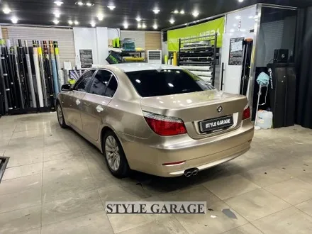 일산 BMW E60 528i 샴페인골드 퓨어화이트 전체랩핑 크롬죽이기 휠 랩핑 시공기 / 양천구 신정동