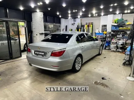 일산 BMW E60 528i 샴페인골드 퓨어화이트 전체랩핑 크롬죽이기 휠 랩핑 시공기 / 양천구 신정동