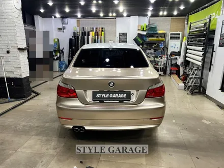 일산 BMW E60 528i 샴페인골드 퓨어화이트 전체랩핑 크롬죽이기 휠 랩핑 시공기 / 양천구 신정동