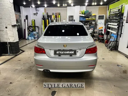 일산 BMW E60 528i 샴페인골드 퓨어화이트 전체랩핑 크롬죽이기 휠 랩핑 시공기 / 양천구 신정동