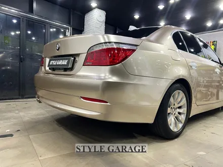일산 BMW E60 528i 샴페인골드 퓨어화이트 전체랩핑 크롬죽이기 휠 랩핑 시공기 / 양천구 신정동