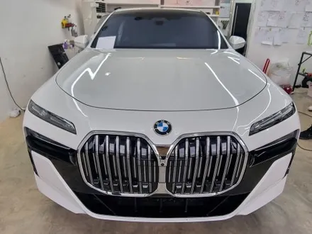 BMW 7시리즈 화이트 & 메탈릭 로즈, 대형 세단에 어울리는 극강의 투톤 랩핑 시공기 / 고양,일산,김포